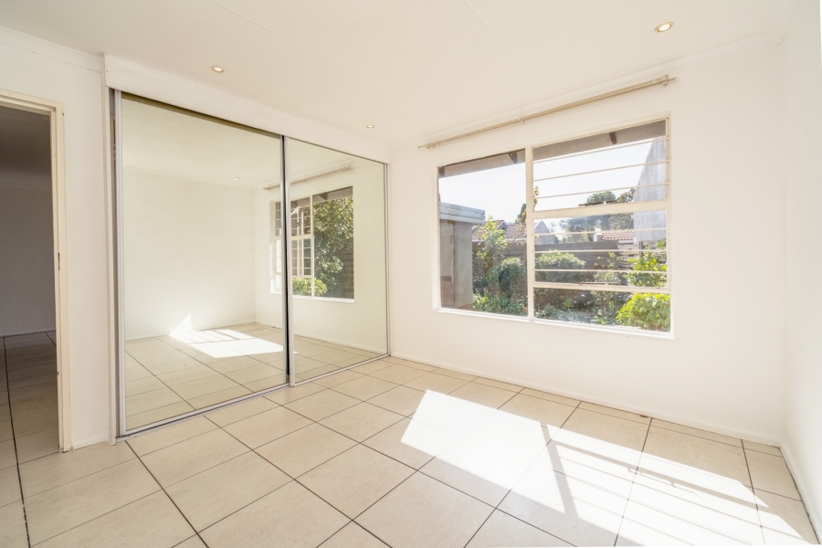 2 Bedroom Property for Sale in Magaliessig Gauteng