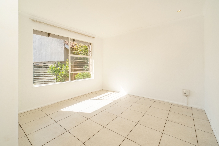 2 Bedroom Property for Sale in Magaliessig Gauteng