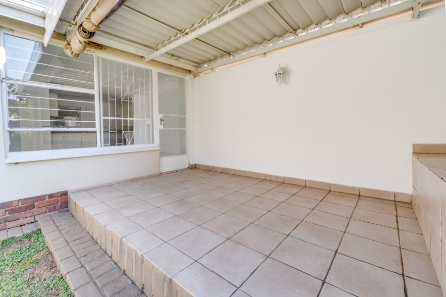 2 Bedroom Property for Sale in Magaliessig Gauteng