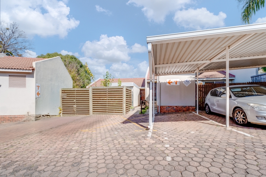 2 Bedroom Property for Sale in Magaliessig Gauteng