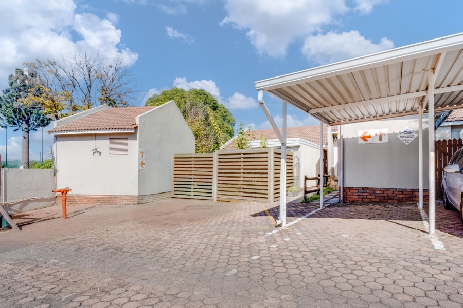 2 Bedroom Property for Sale in Magaliessig Gauteng