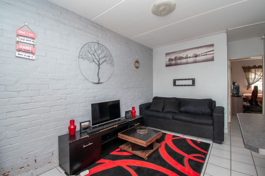 2 Bedroom Property for Sale in Die Hoewes Gauteng