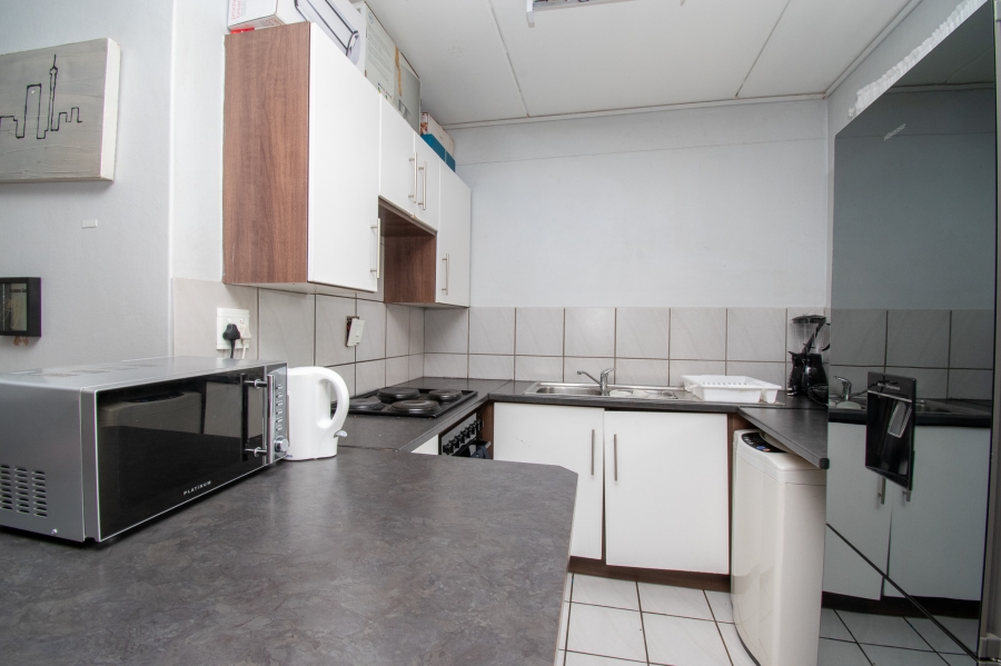 2 Bedroom Property for Sale in Die Hoewes Gauteng