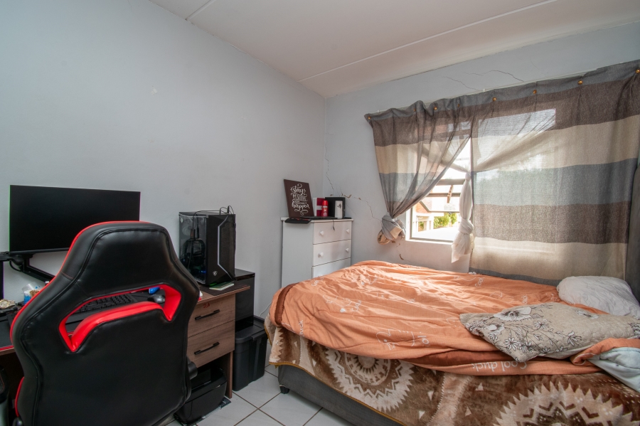 2 Bedroom Property for Sale in Die Hoewes Gauteng