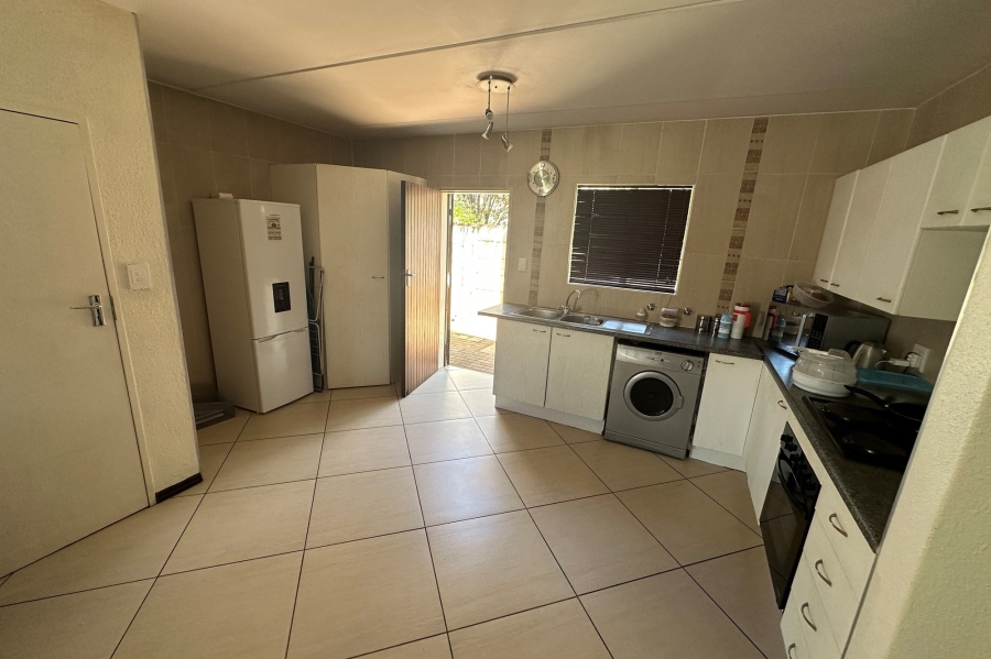 2 Bedroom Property for Sale in Sonneglans Gauteng