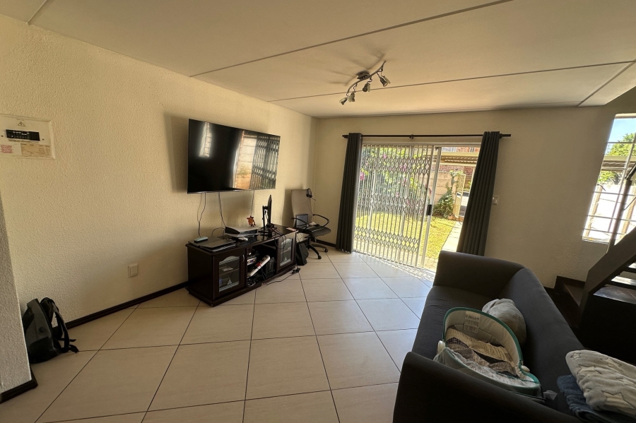 2 Bedroom Property for Sale in Sonneglans Gauteng