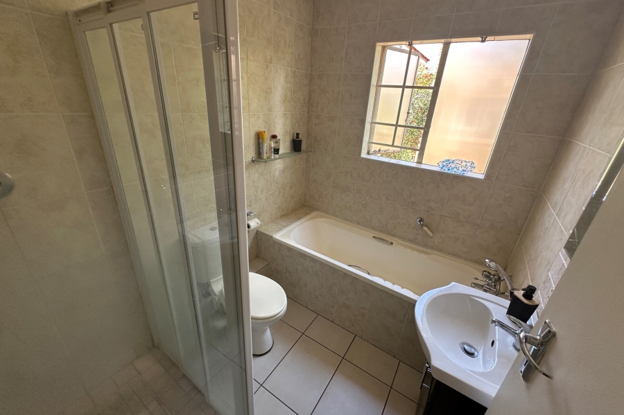 2 Bedroom Property for Sale in Sonneglans Gauteng