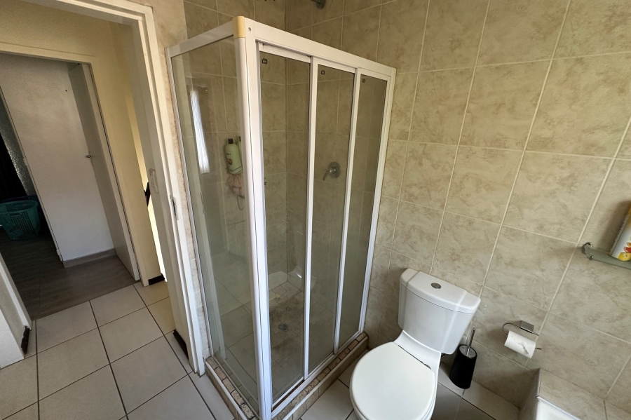 2 Bedroom Property for Sale in Sonneglans Gauteng