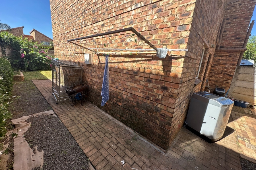 2 Bedroom Property for Sale in Sonneglans Gauteng