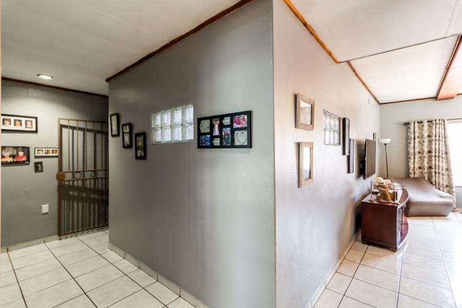 5 Bedroom Property for Sale in Rietfontein Gauteng