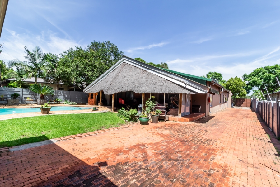 5 Bedroom Property for Sale in Rietfontein Gauteng