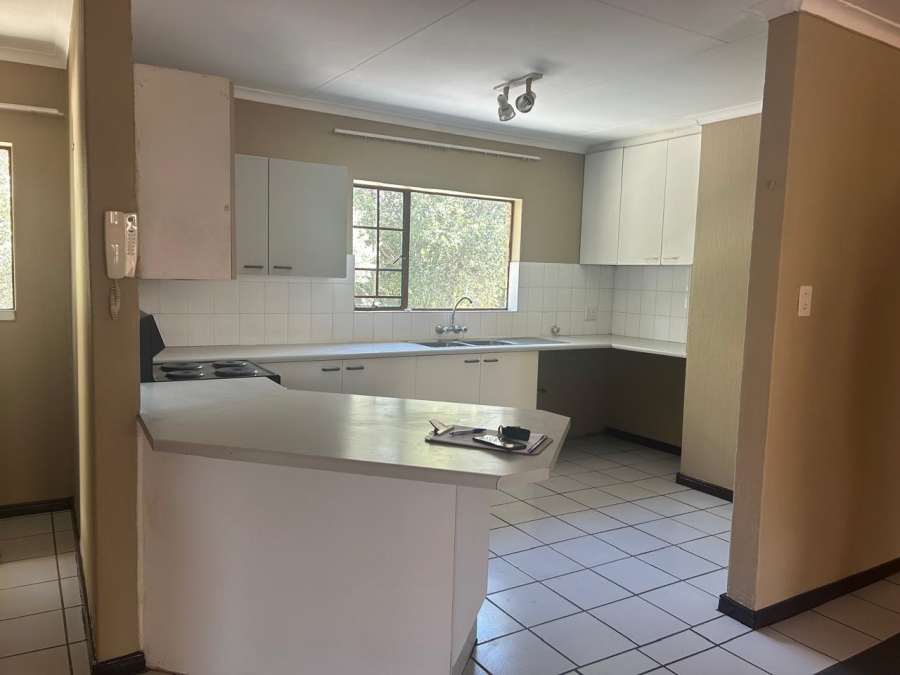 To Let 3 Bedroom Property for Rent in Moregloed Gauteng