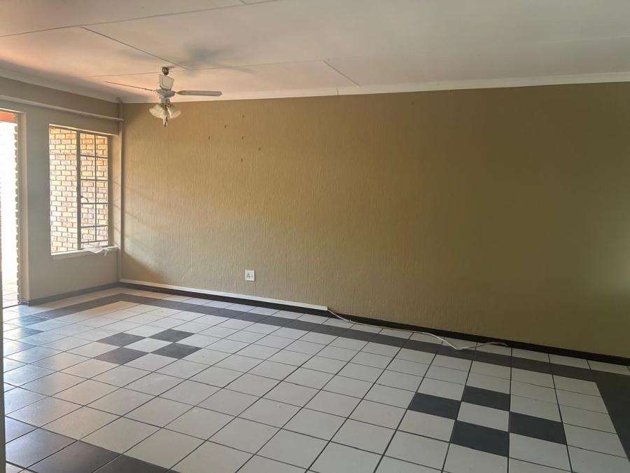 To Let 3 Bedroom Property for Rent in Moregloed Gauteng