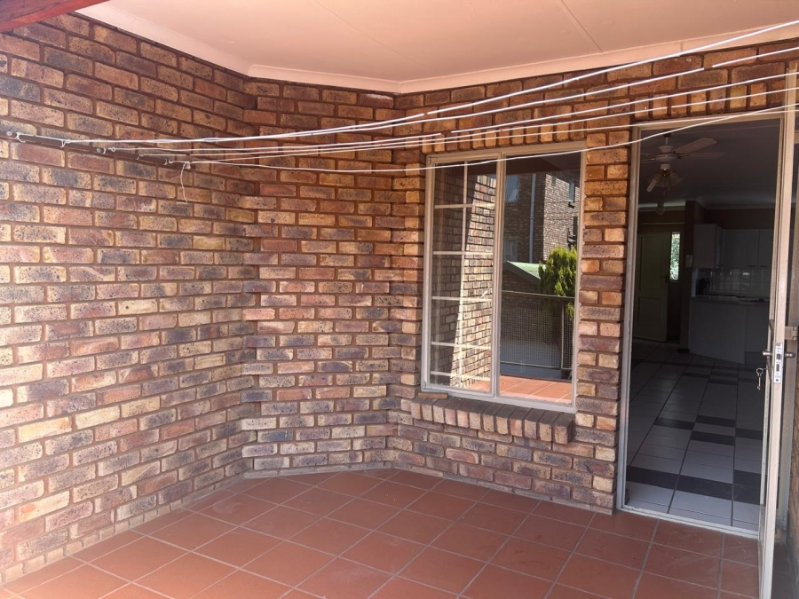 To Let 3 Bedroom Property for Rent in Moregloed Gauteng