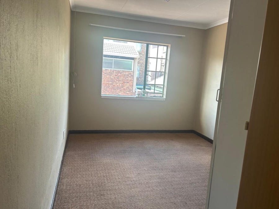 To Let 3 Bedroom Property for Rent in Moregloed Gauteng