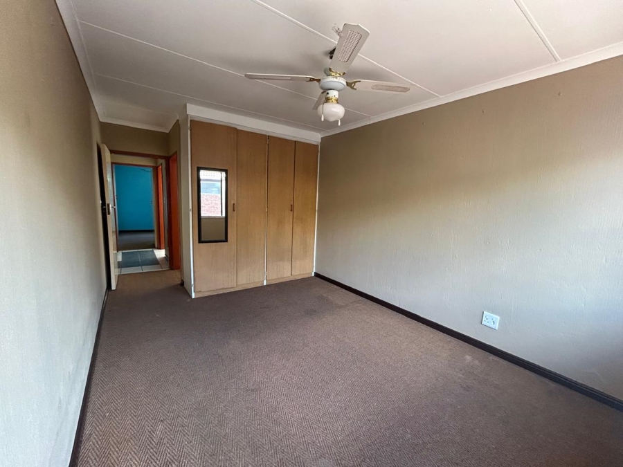 To Let 3 Bedroom Property for Rent in Moregloed Gauteng