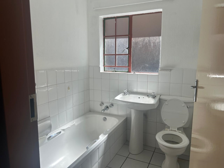 To Let 3 Bedroom Property for Rent in Moregloed Gauteng