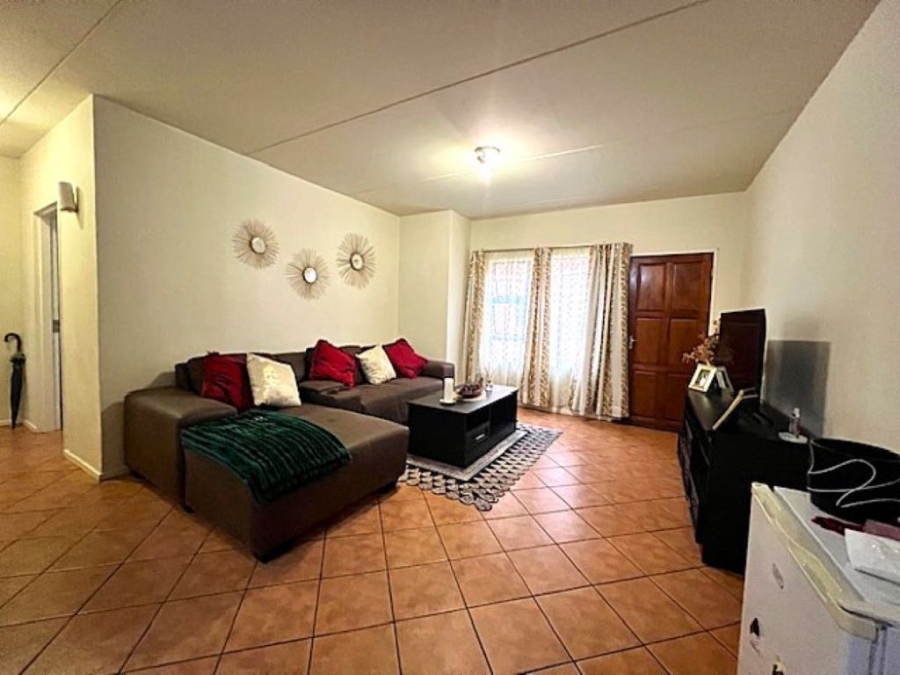 2 Bedroom Property for Sale in Albertsdal Gauteng