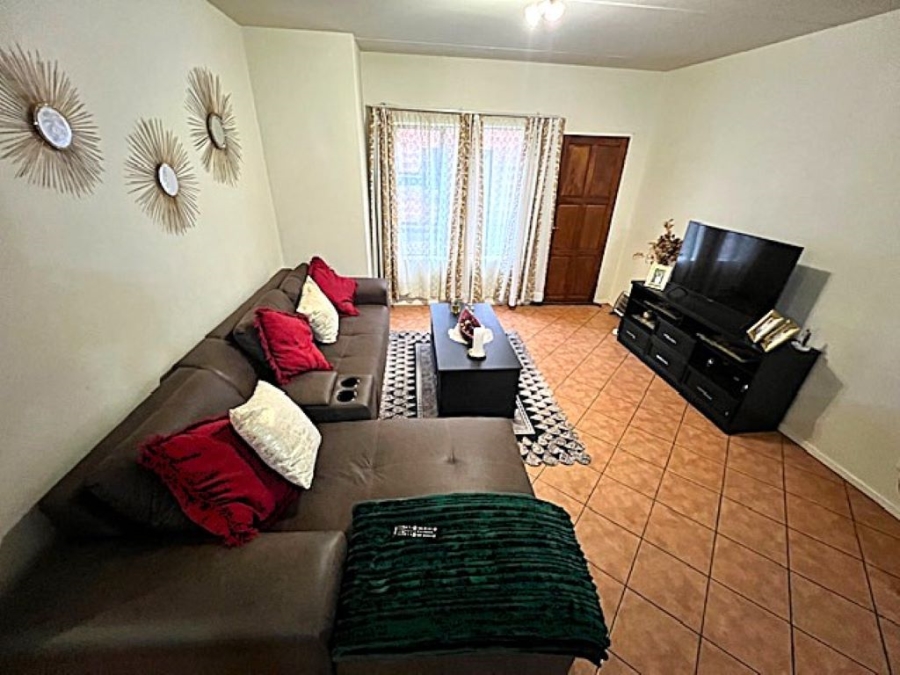 2 Bedroom Property for Sale in Albertsdal Gauteng