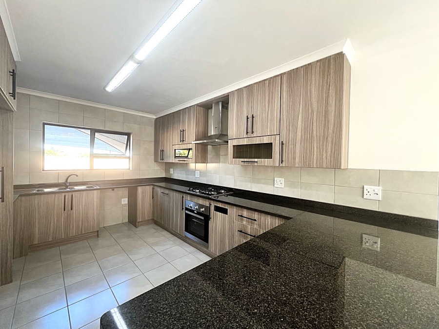 To Let 3 Bedroom Property for Rent in Brackendowns Gauteng