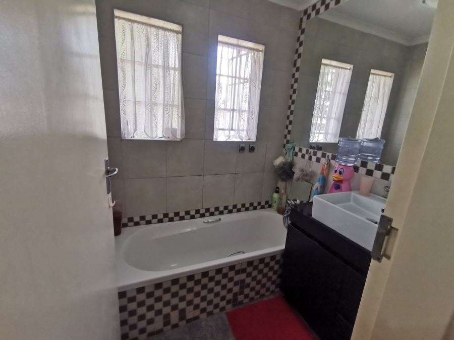 3 Bedroom Property for Sale in Marlands Gauteng