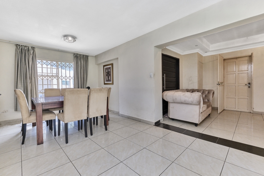 7 Bedroom Property for Sale in Bloubosrand Gauteng