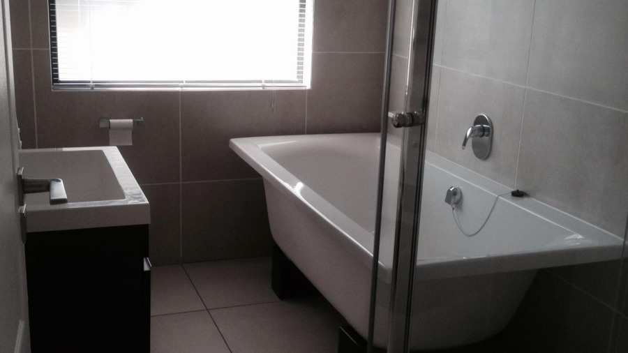 To Let 1 Bedroom Property for Rent in Fourways Gauteng