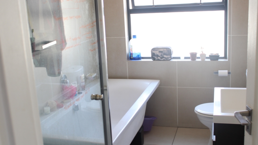 To Let 1 Bedroom Property for Rent in Fourways Gauteng