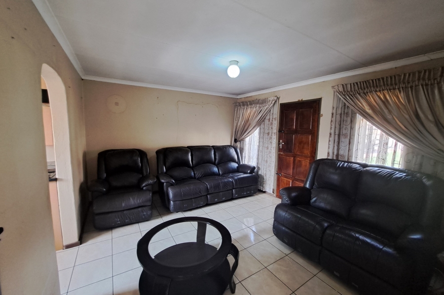 To Let 2 Bedroom Property for Rent in Moroka North Gauteng