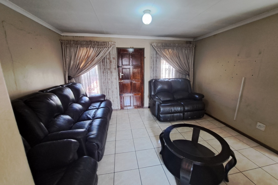 To Let 2 Bedroom Property for Rent in Moroka North Gauteng