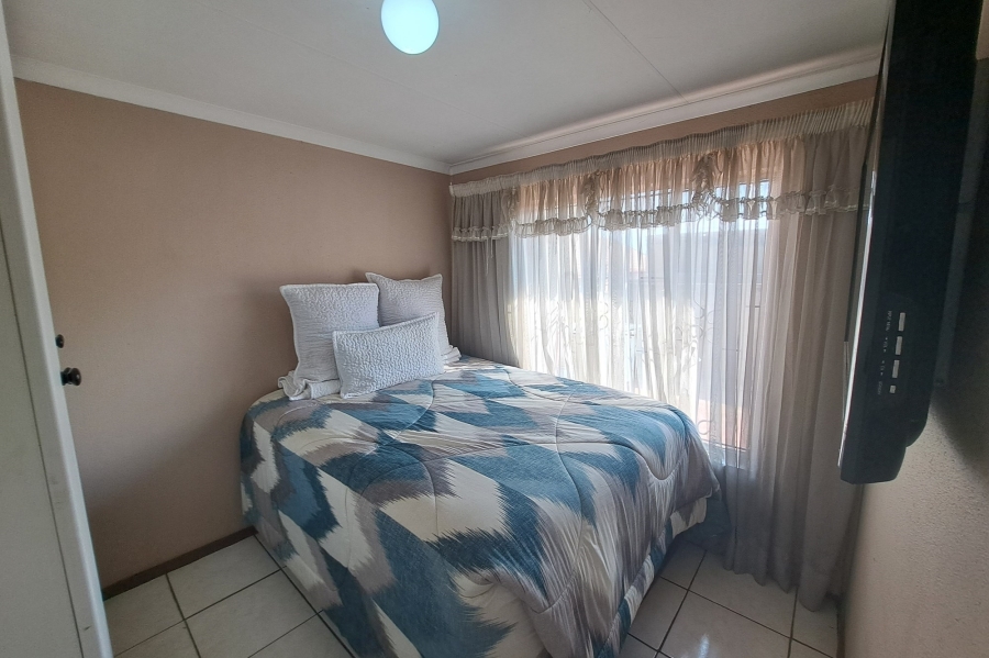 To Let 2 Bedroom Property for Rent in Moroka North Gauteng