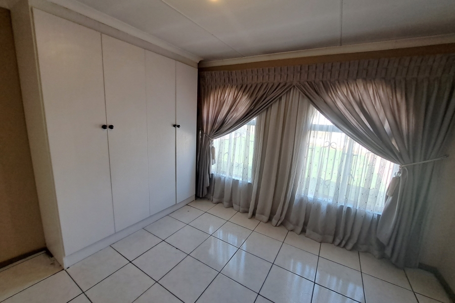 To Let 2 Bedroom Property for Rent in Moroka North Gauteng