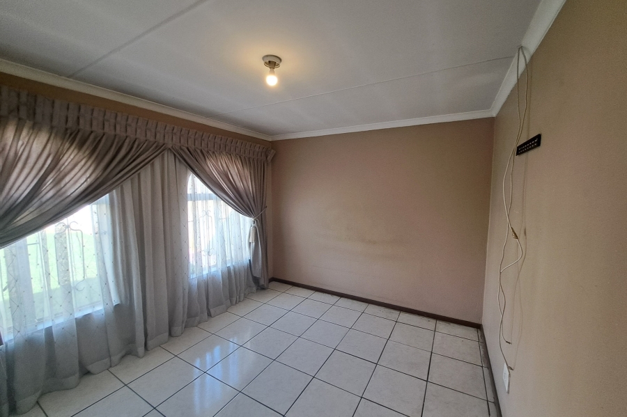 To Let 2 Bedroom Property for Rent in Moroka North Gauteng