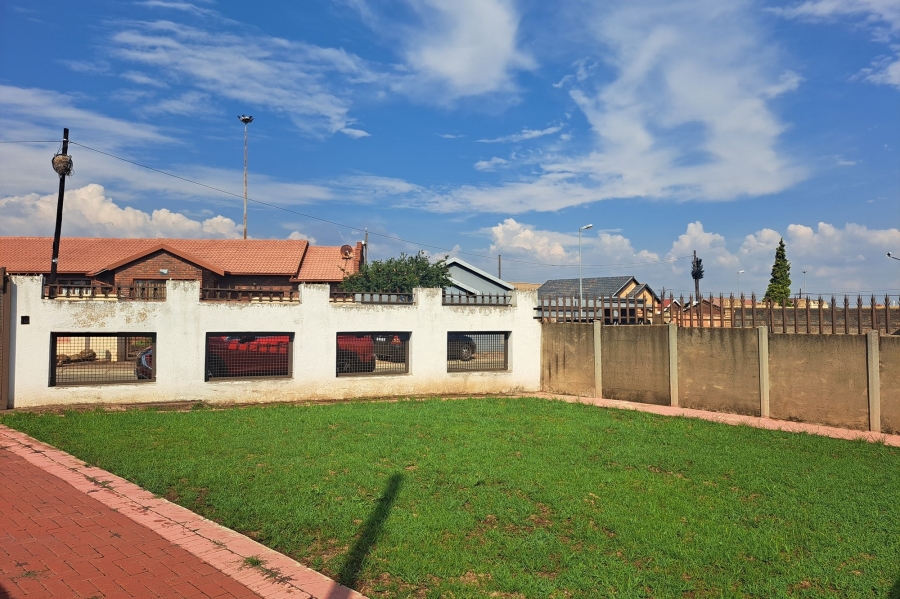 To Let 2 Bedroom Property for Rent in Moroka North Gauteng