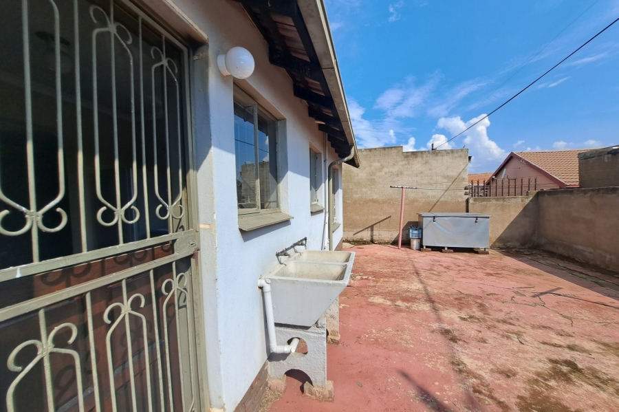 To Let 2 Bedroom Property for Rent in Moroka North Gauteng