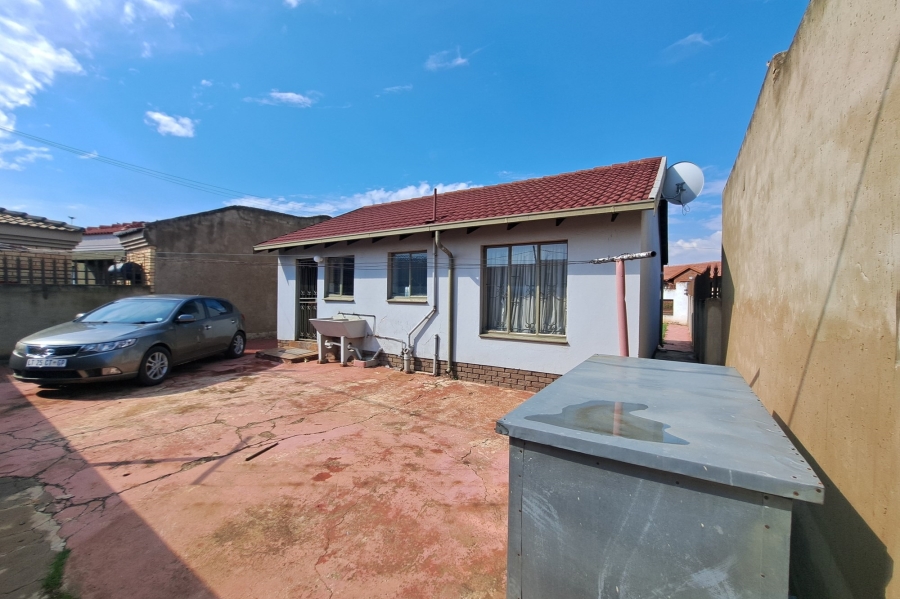 To Let 2 Bedroom Property for Rent in Moroka North Gauteng