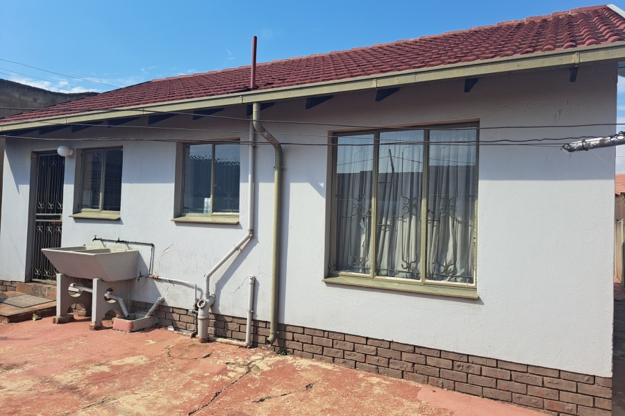 To Let 2 Bedroom Property for Rent in Moroka North Gauteng