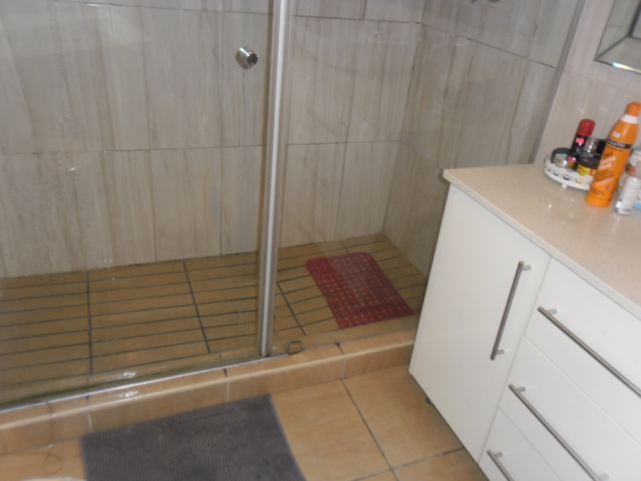 3 Bedroom Property for Sale in Lenasia South Gauteng