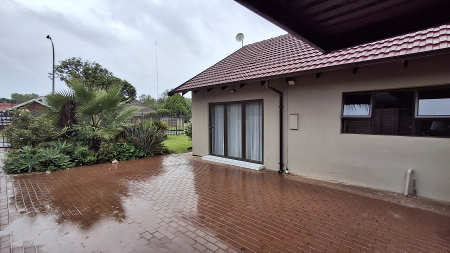 3 Bedroom Property for Sale in Dorandia Gauteng