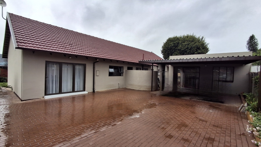 3 Bedroom Property for Sale in Dorandia Gauteng