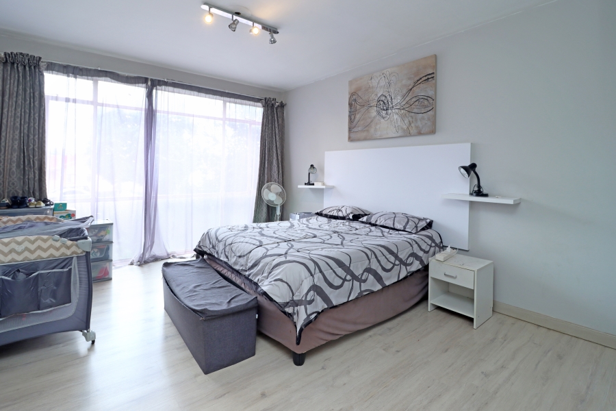 2 Bedroom Property for Sale in Kew Gauteng