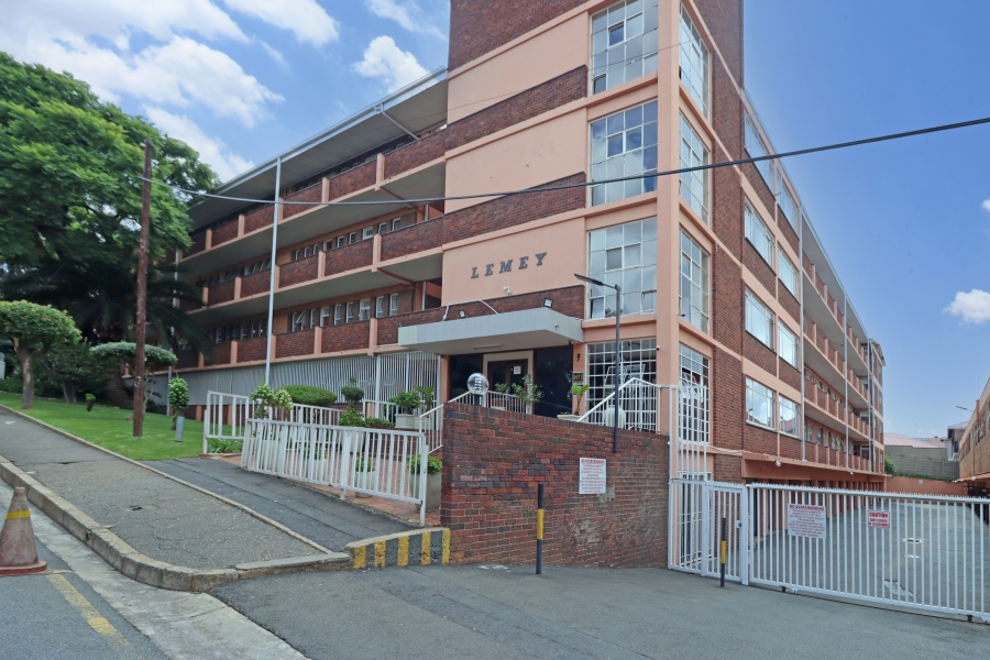 2 Bedroom Property for Sale in Kew Gauteng