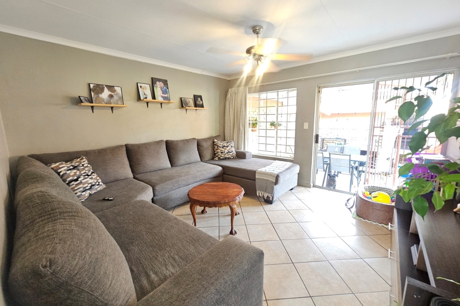 2 Bedroom Property for Sale in Magalieskruin Gauteng