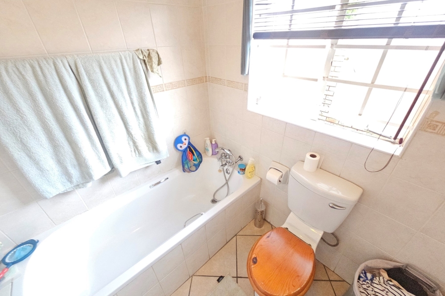 2 Bedroom Property for Sale in Magalieskruin Gauteng