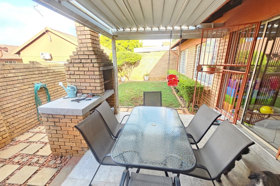 2 Bedroom Property for Sale in Magalieskruin Gauteng