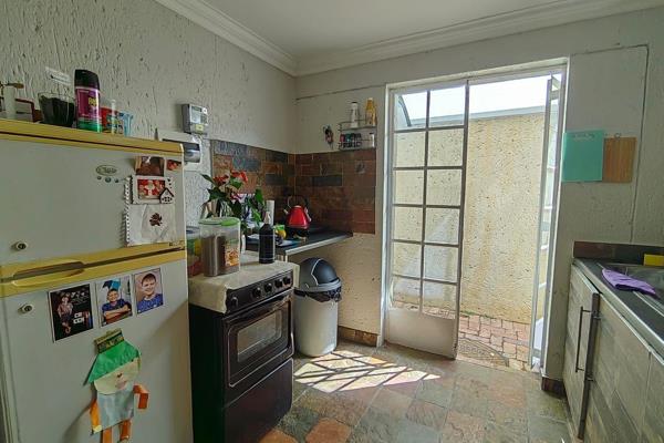 To Let 1 Bedroom Property for Rent in Waverley Gauteng