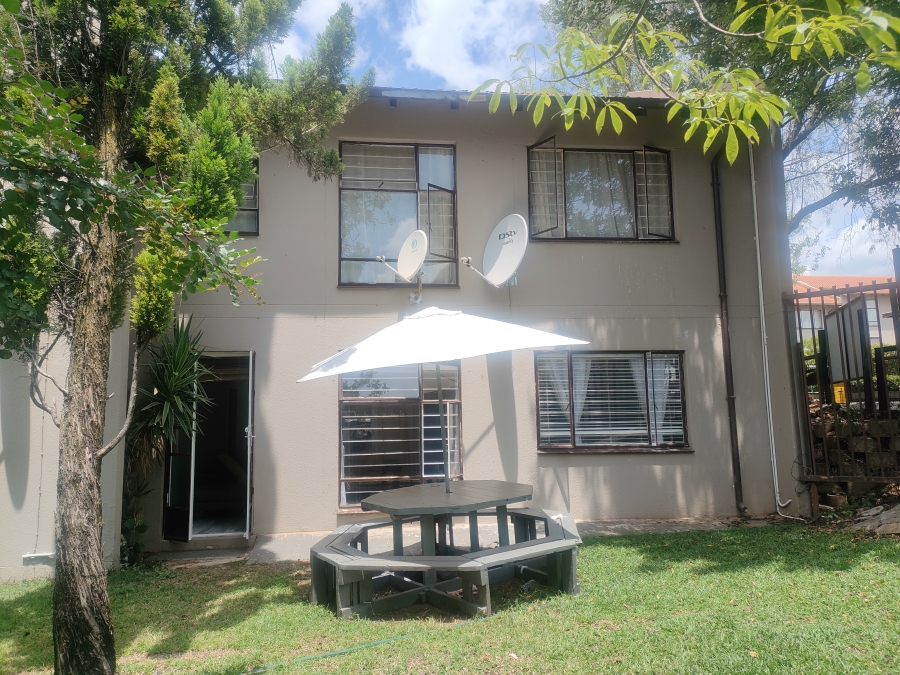 2 Bedroom Property for Sale in La Montagne Gauteng