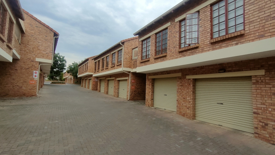 2 Bedroom Property for Sale in Equestria Gauteng