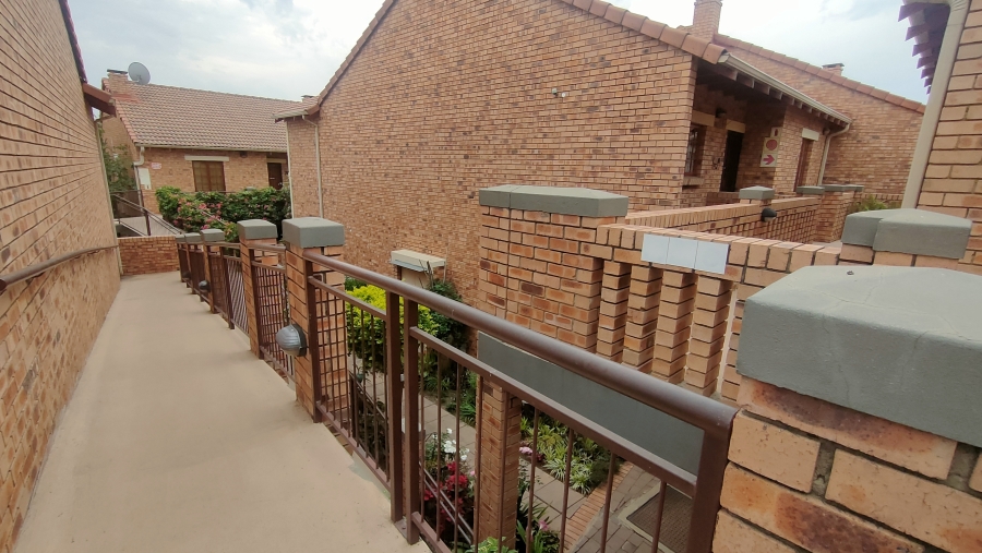 2 Bedroom Property for Sale in Equestria Gauteng