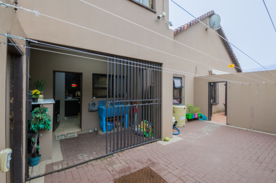 Commercial Property for Sale in Glen Marais Gauteng